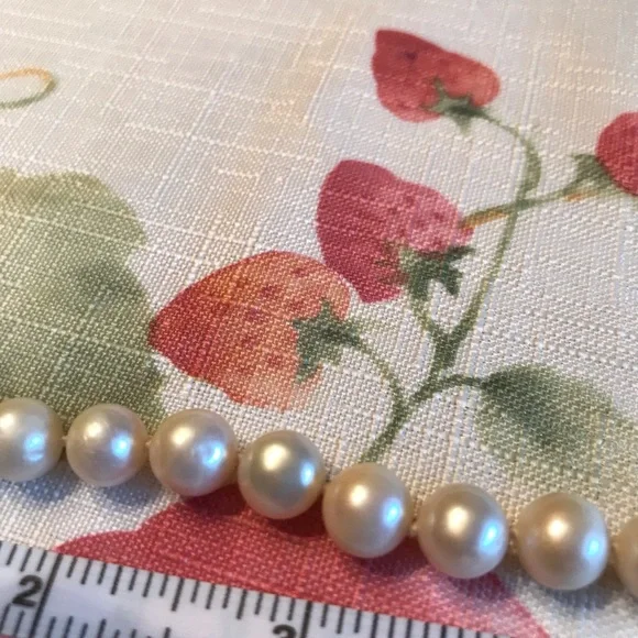 MACYS- AUTHENTIC MATCHED PEARLS, GOLD BEAD SPACERS AND FACETED CRYSTAL NECKLACE - Picture 15 of 16